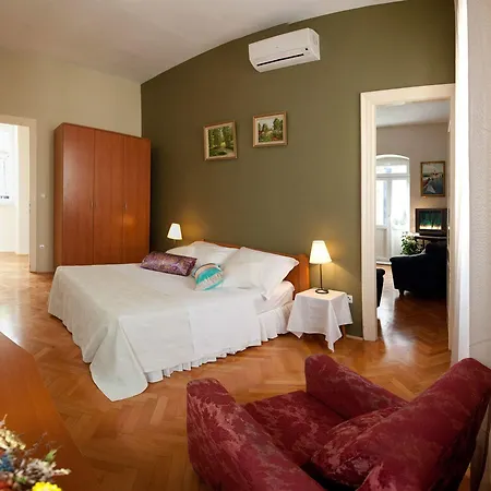 Bouganvillea 3* Split