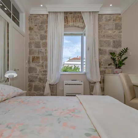 Bouganvillea 3* Split